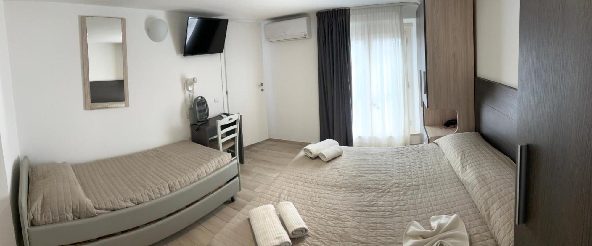 Hotel Bed And Book Rimini Bagian luar foto