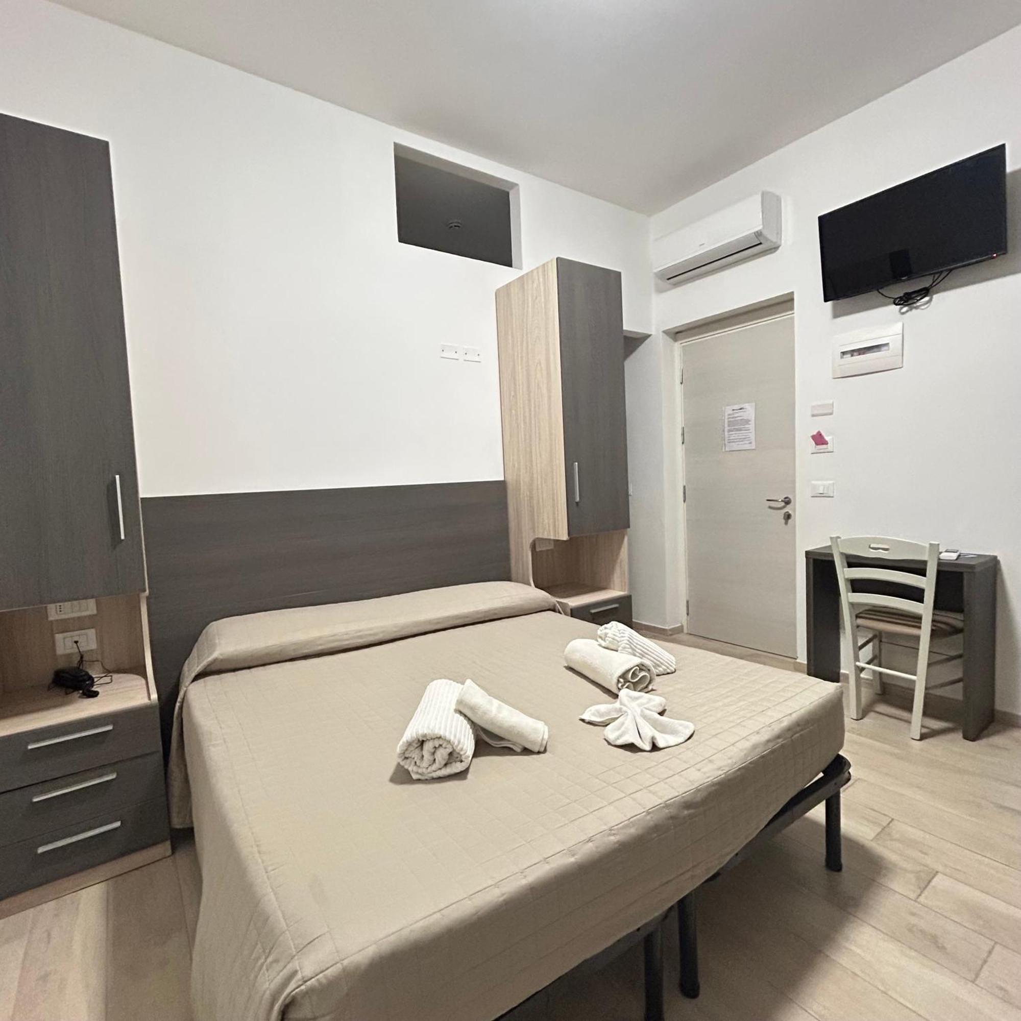 Hotel Bed And Book Rimini Bagian luar foto