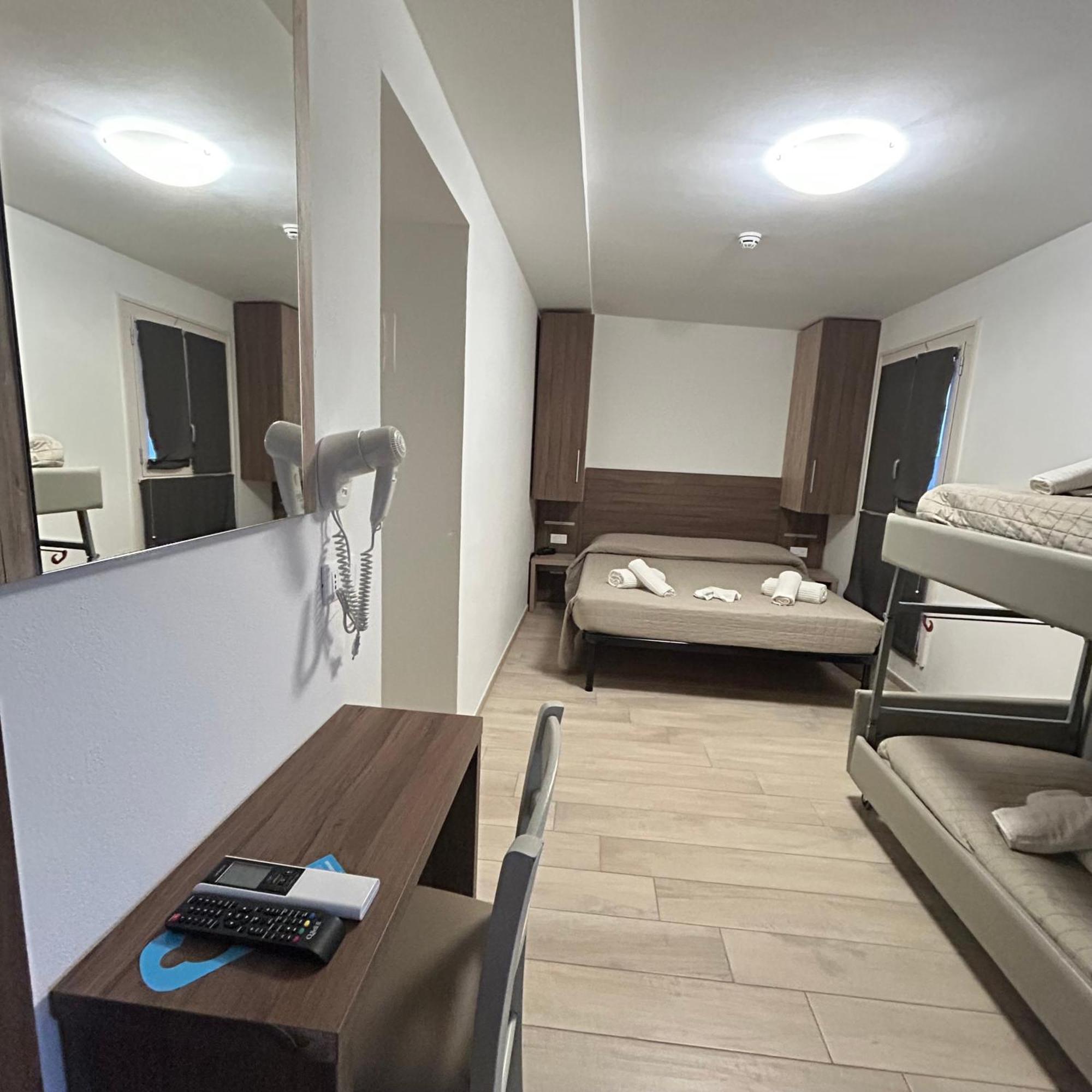 Hotel Bed And Book Rimini Bagian luar foto